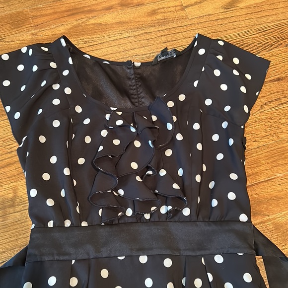 EXPRESS - Picture 2 of 5